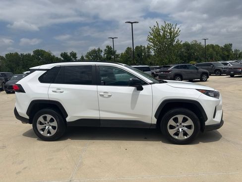 Used 2021 Toyota RAV4 LE AWD/4WD image 2