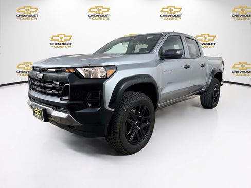 Used 2024 Chevrolet Colorado Trail Boss AWD/4WD image 3