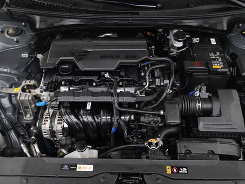 Used 2025 Hyundai Elantra SEL image 29