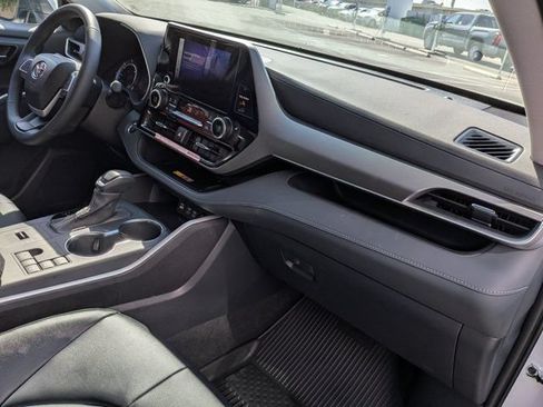Used 2026 Toyota Highlander XLE AWD/4WD image 6