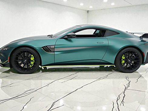 Used 2023 Aston Martin V8 Vantage Coupe image 3