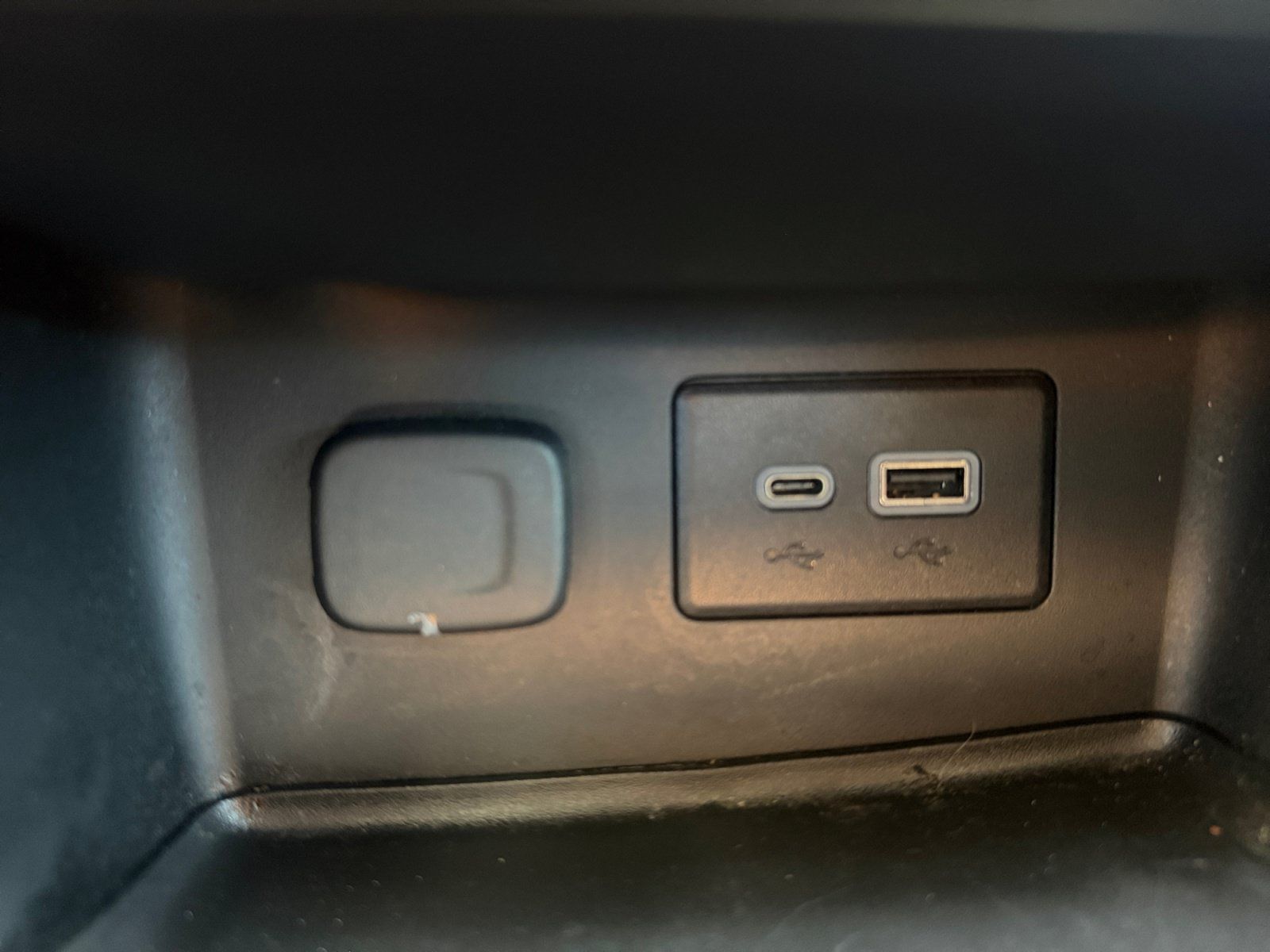 Used 2022 GMC Acadia SLE FWD image 18