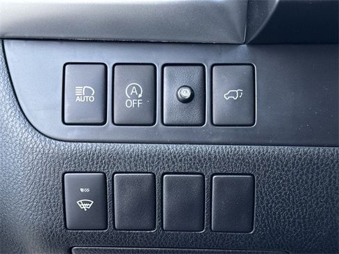 Used 2017 Toyota Highlander SE image 23