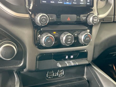 Used 2022 RAM 1500 Big Horn AWD/4WD image 16
