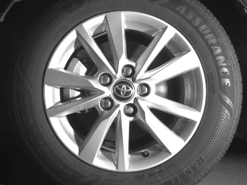 Used 2025 Toyota Camry LE image 21