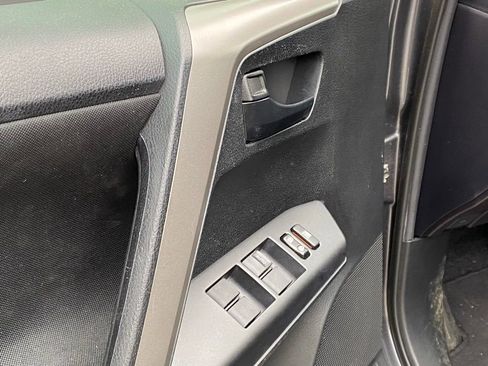 Used 2018 Toyota RAV4 LE image 11