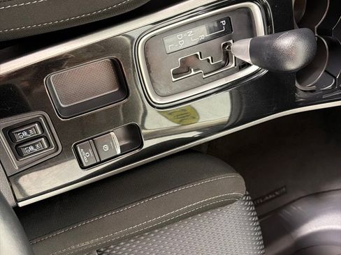 Used 2020 Mitsubishi Outlander ES image 18