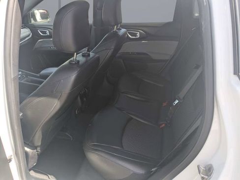 Certified 2024 Jeep Compass Latitude AWD/4WD image 13