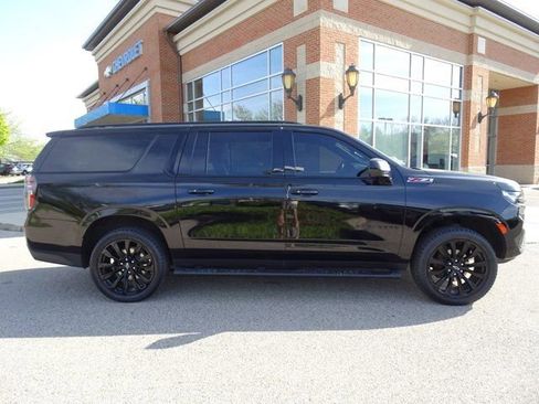 Used 2023 Chevrolet Suburban Z71 image 3