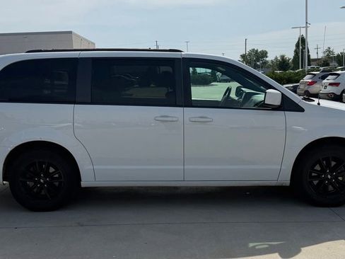 Used 2020 Dodge Grand Caravan SE FWD image 6