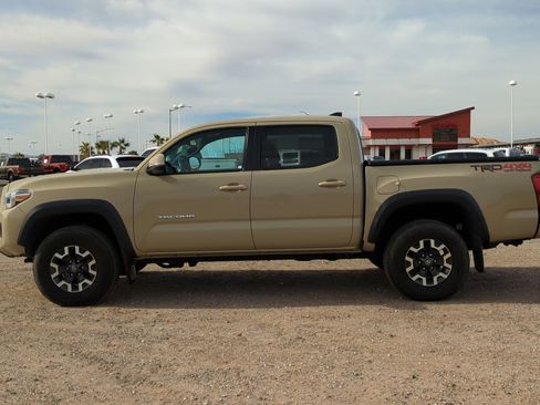 Used 2017 Toyota Tacoma SR5 image 7