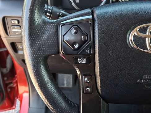 Used 2022 Toyota 4Runner TRD Off-Road Premium AWD/4WD image 25