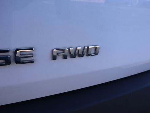 Used 2023 Chevrolet Traverse LT image 7