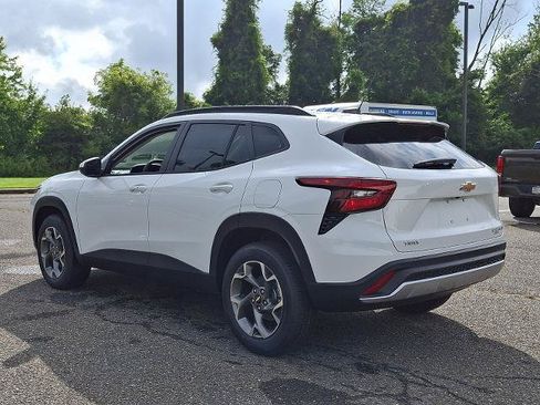 New 2026 Chevrolet Trax LT w/ Driver Confidence Package FWD image 3