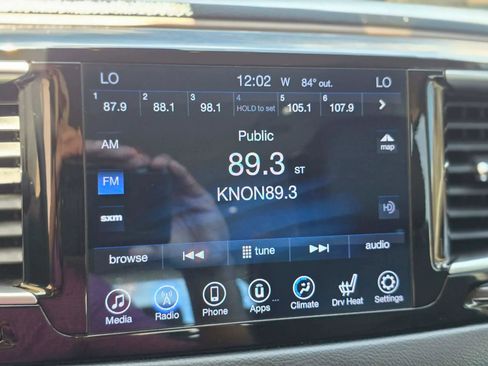 Used 2017 Chrysler Pacifica Touring-L Plus w/ Tire & Wheel Group FWD image 24