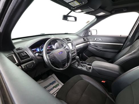 Used 2018 Ford Explorer XLT w/ Equipment Group 202A AWD/4WD image 10