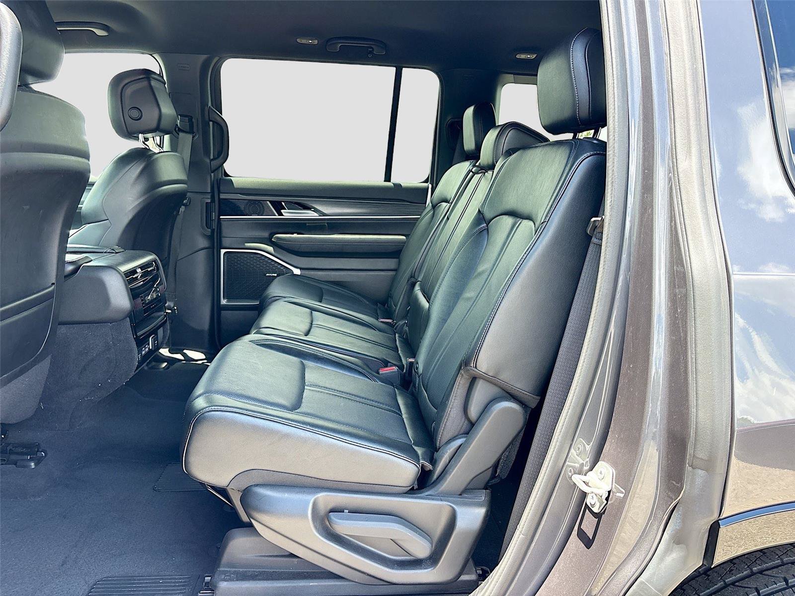 Used 2024 Jeep Wagoneer Series II w/ Flexible Seating Group RWD image 25