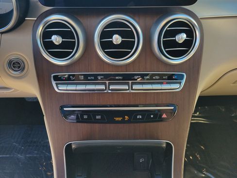 Certified 2020 Mercedes-Benz GLC 300 4MATIC image 31