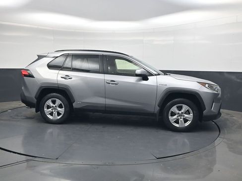Used 2019 Toyota RAV4 XLE w/ Convenience Package AWD/4WD image 3