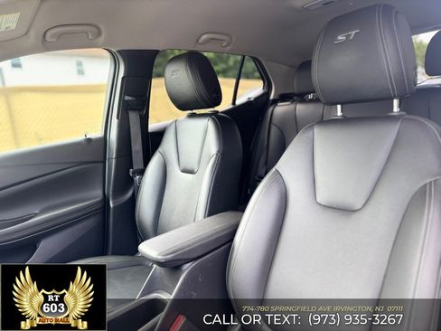 Used 2024 Buick Encore GX Sport Touring FWD image 17
