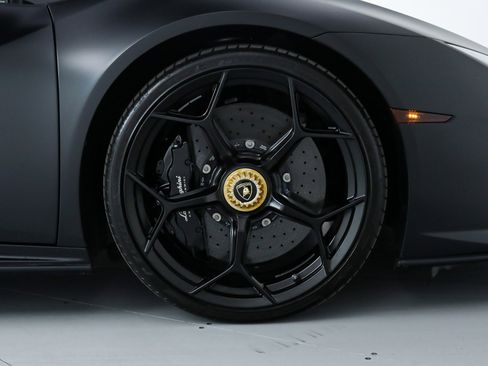 Used 2024 Lamborghini Huracan EVO image 36