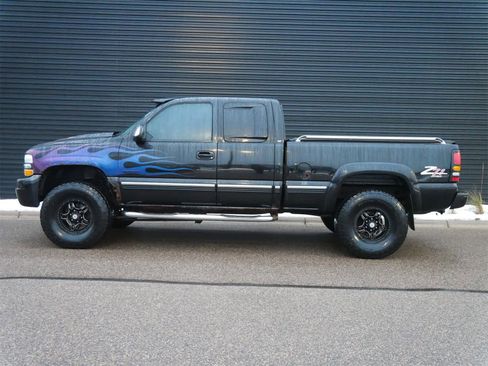 Used 2002 Chevrolet Silverado 1500 LS w/ Off-Road Pkg image 2