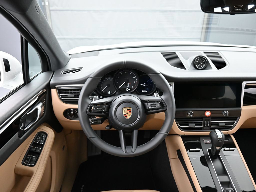 Certified 2026 Porsche Macan AWD/4WD image 18