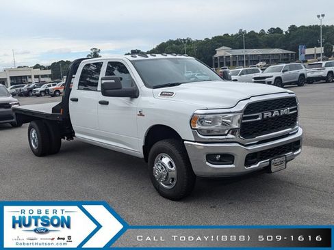 New 2024 RAM 3500 Tradesman w/ Chrome Appearance Group image 4