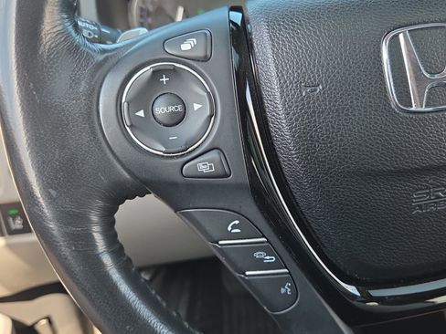 Used 2017 Honda Pilot Touring image 24