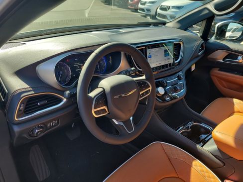 New 2026 Chrysler Pacifica Pinnacle image 17