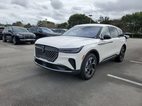 New 2026 Lincoln Nautilus Premier AWD/4WD image 2
