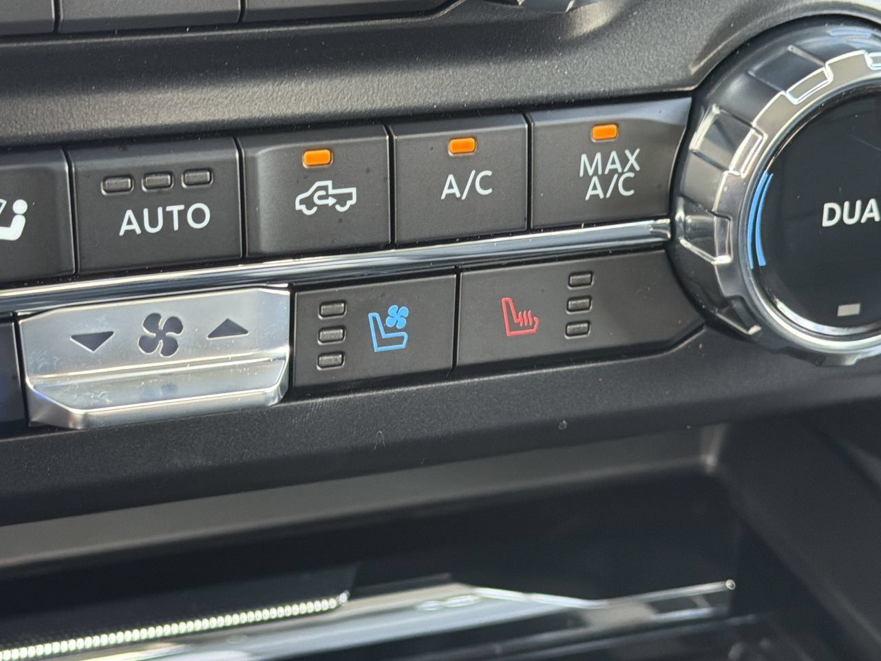 Used 2026 Ford F250 Lariat w/ Black Appearance Package AWD/4WD image 24