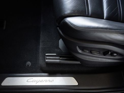 Certified 2023 Porsche Cayenne Coupe AWD/4WD image 20