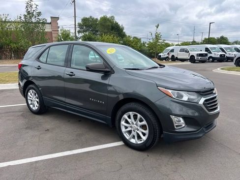 Used 2019 Chevrolet Equinox LS FWD image 3