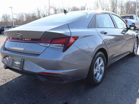Used 2021 Hyundai Elantra SE image 32