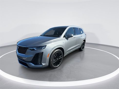 New 2025 Cadillac XT6 Luxury image 4