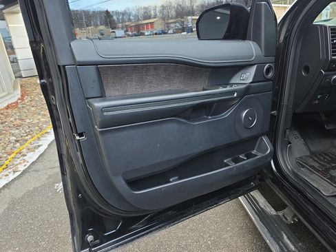 Used 2020 Ford Expedition Limited w/ Equipment Group 301A image 17