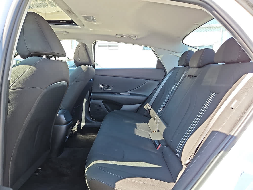 Used 2025 Hyundai Elantra SEL FWD image 9