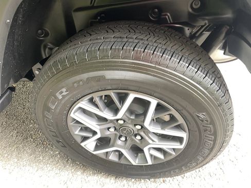 Used 2025 Jeep Wrangler Unlimited Sahara image 27