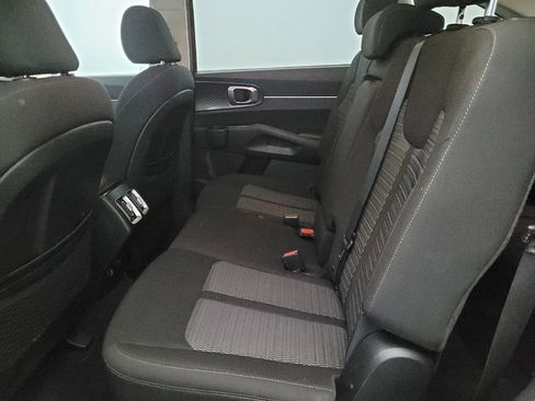 Used 2021 Kia Sorento LX image 18