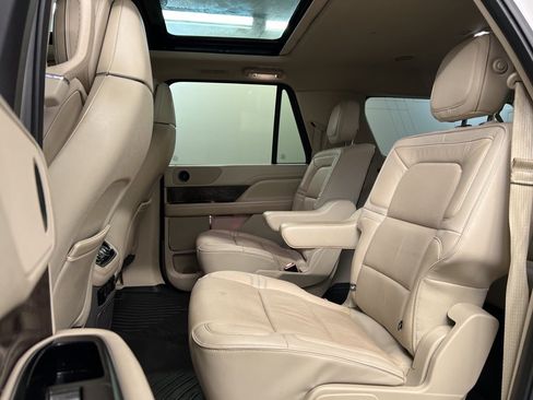 Used 2018 Lincoln Navigator L Reserve w/ Technology Package image 31