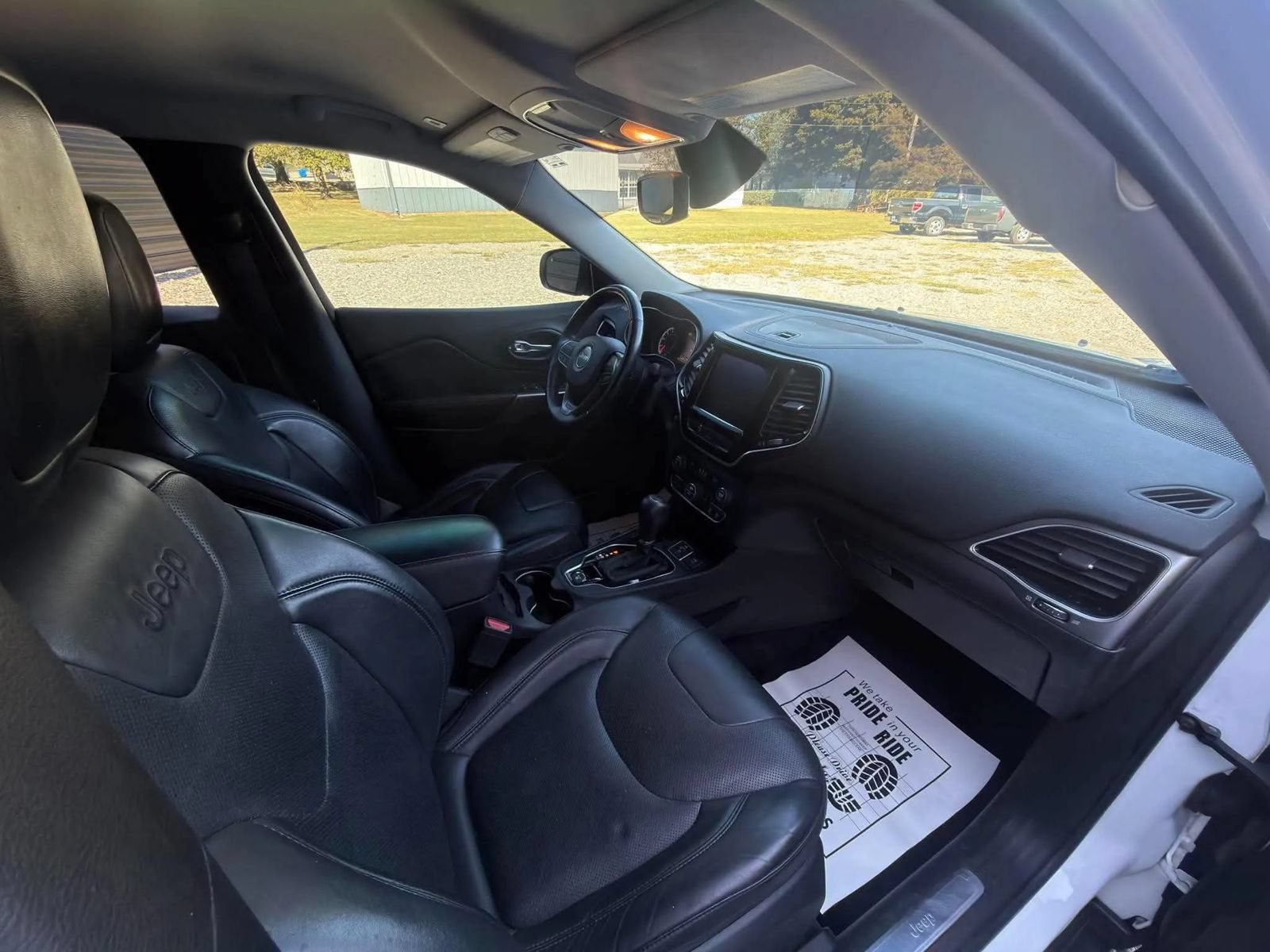 Used 2019 Jeep Cherokee Limited FWD image 10