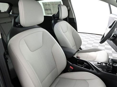 New 2025 Kia Niro EX Touring image 12