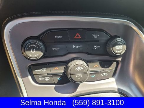 Used 2019 Dodge Challenger SXT w/ Driver Convenience Group RWD image 18