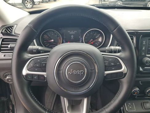 Used 2018 Jeep Compass Latitude FWD image 10