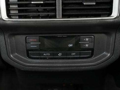 Used 2024 Volkswagen Atlas SE image 41