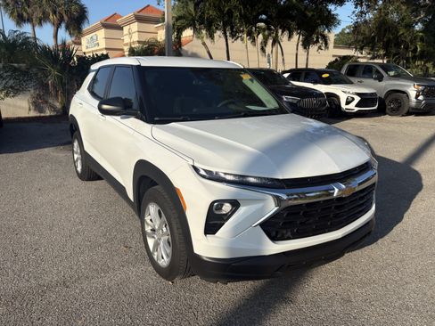 Used 2024 Chevrolet TrailBlazer LS w/ LS Convenience Package FWD image 1