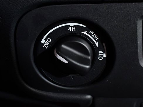 Used 2025 Nissan Frontier PRO-4X w/ Black Accent Package image 28