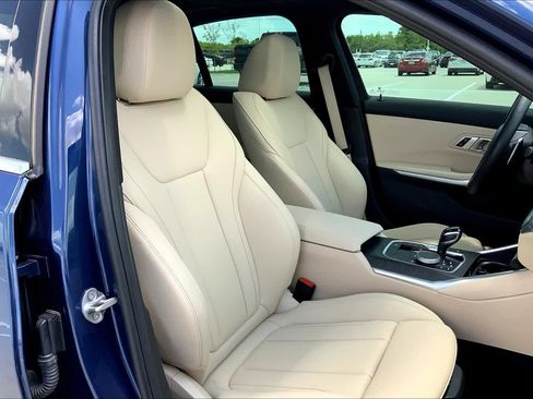 Used 2021 BMW 330i Sedan w/ Premium Package image 15
