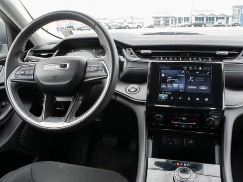 Used 2023 Jeep Grand Cherokee Laredo image 24